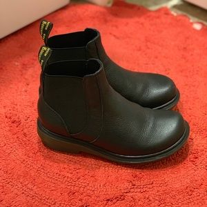 Dr. Martens 4 UK/6 US/37 EU in amazing shape!
